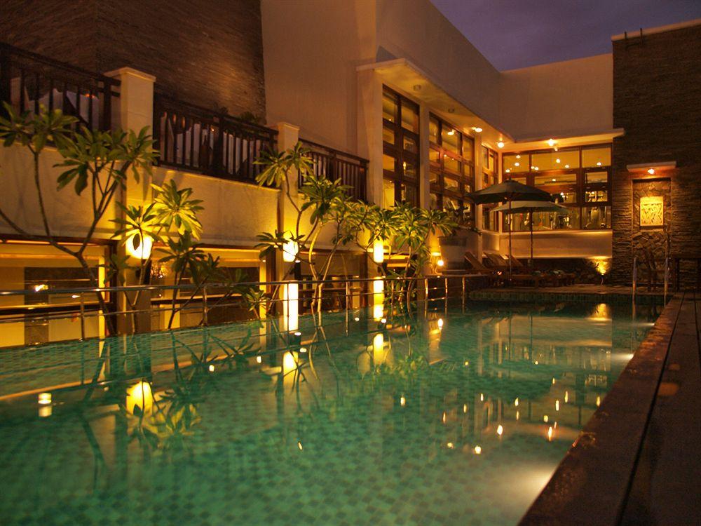 Hotel Santika 3*
