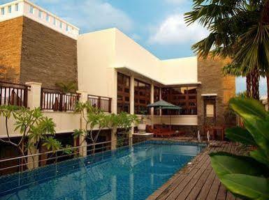 Santika Hotel 3*