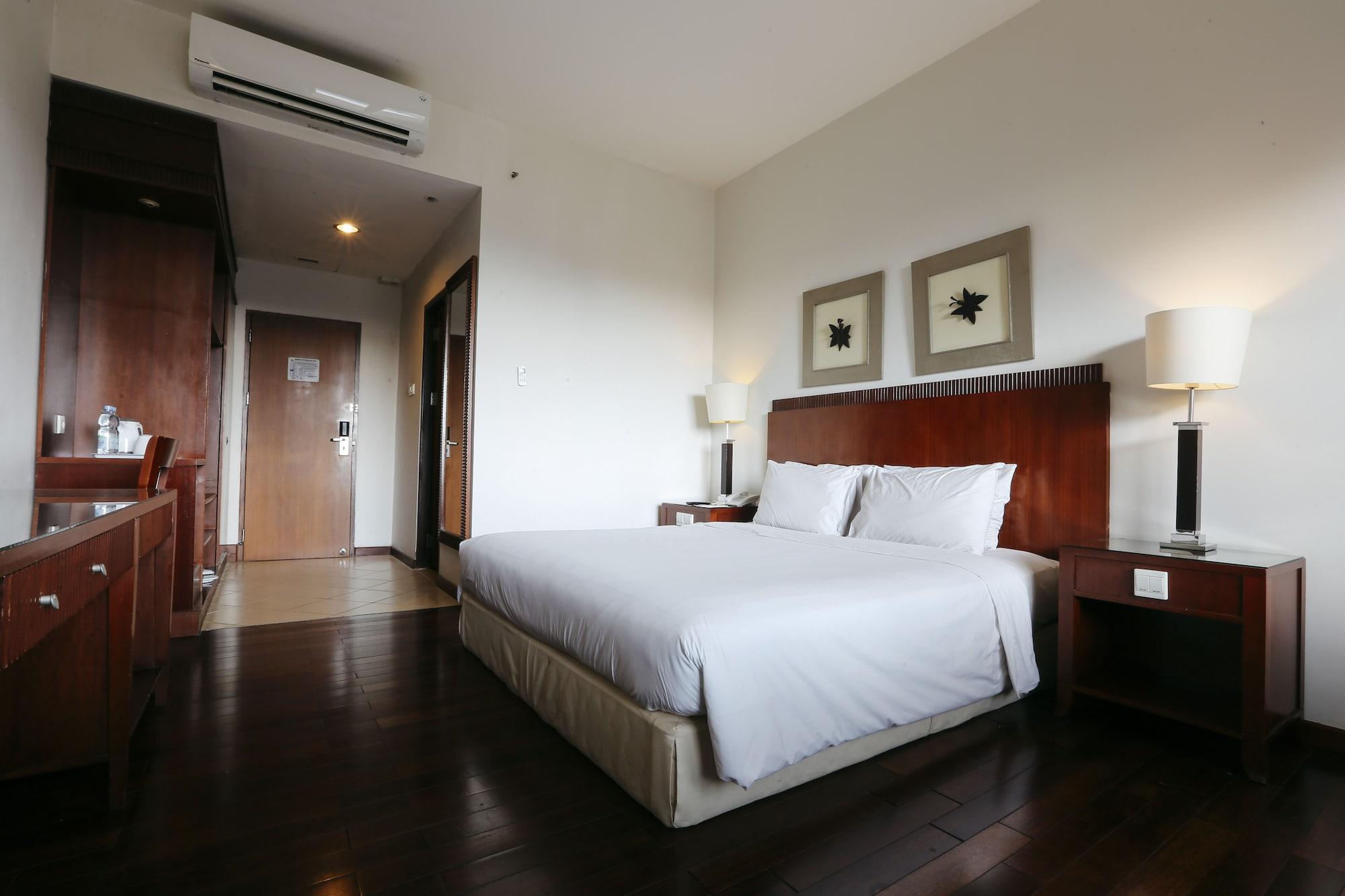 Santika Hotel 3*