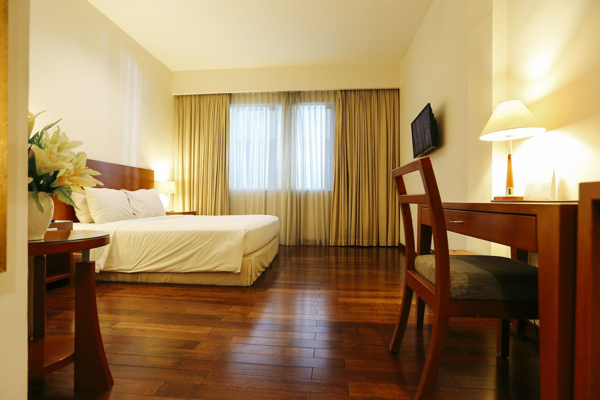 Santika Hotel 3*