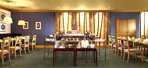 Hotel Santika 3*