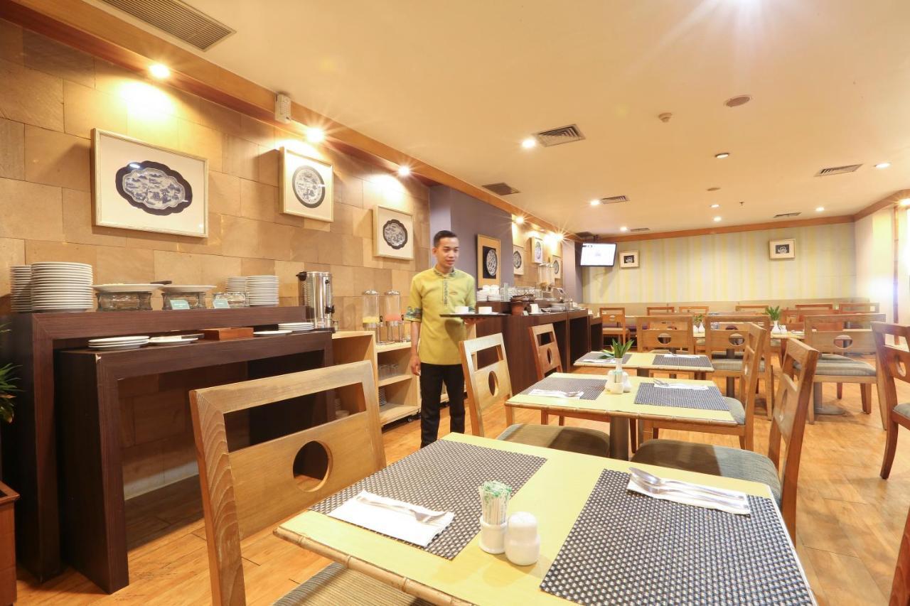 Hotel Santika 3*